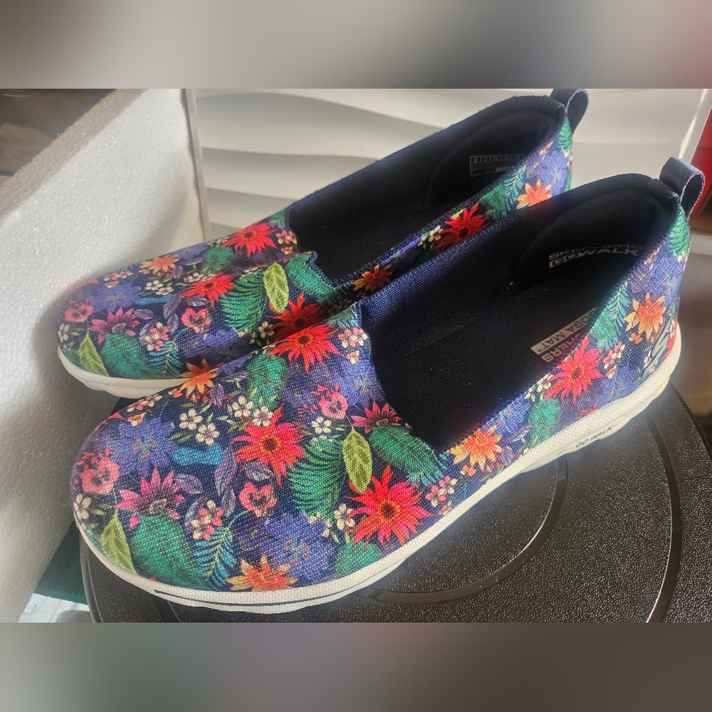Skechers Women's Floral Slip-On Sneakers - Navy and Multicolor Size 8 US